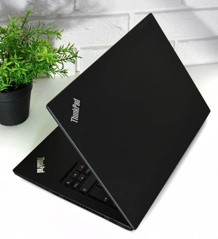 Laptop Lenovo ThinkPad T490 - zdjęcie produktu